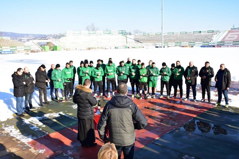 Врачанският футболен клуб Ботев започна днес подготовка с 21 футболиста