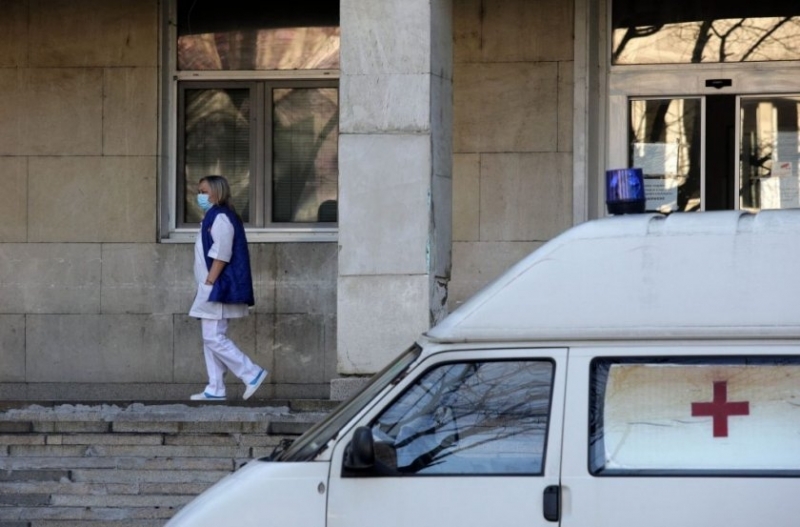 Близо 300 лекари медицински сестри и санитари от Втора градска