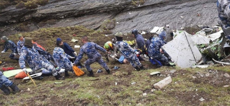 Спасителните екипи откриха телата на 20 души летели на борда на