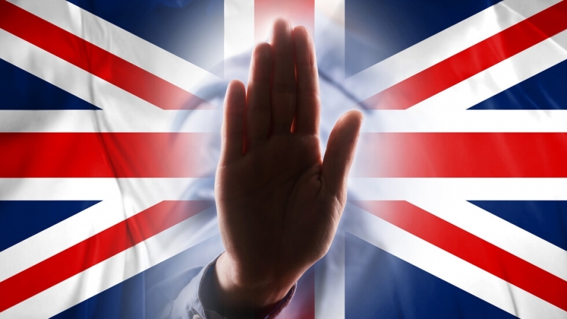 Великобритания обяви днес че разширява санкциите срещу Русия като включи