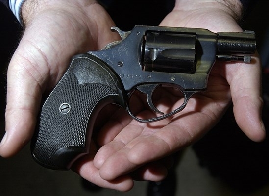 Откриха незаконен газов пистолет при обиск на къща във Врачанско