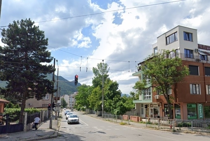 Ограничиха движението по възлов булевард във Враца