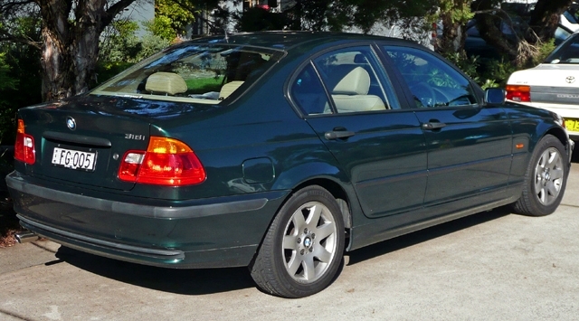 Лек автомобил БМВ е бил откраднат в ромския квартал на