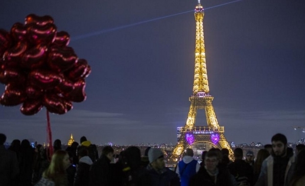 Франция започва постепенно да отваря важни търговски културни и обществени