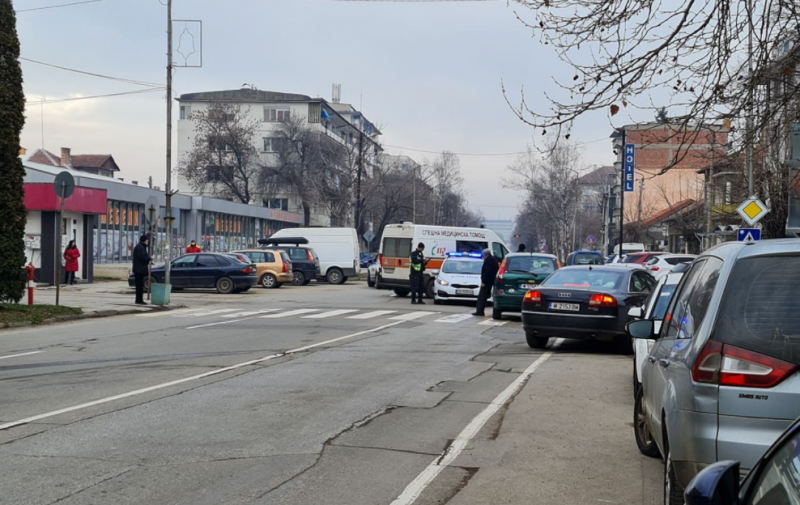 Възрастен шофьор е блъснал набор на пешеходна пътека в Монтана