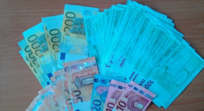 Недекларирани 41 000 евро задържаха митнически служители от Главна дирекция