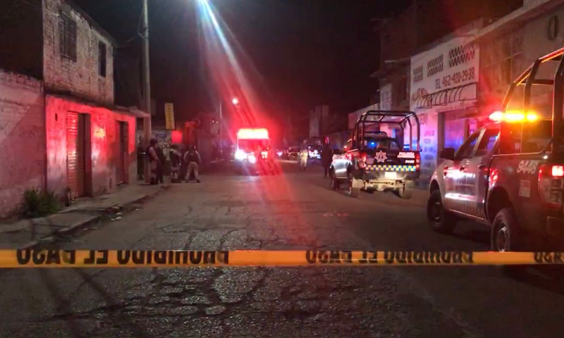 12 души бяха застреляни при нападение на бар в Мексико Неизвестни