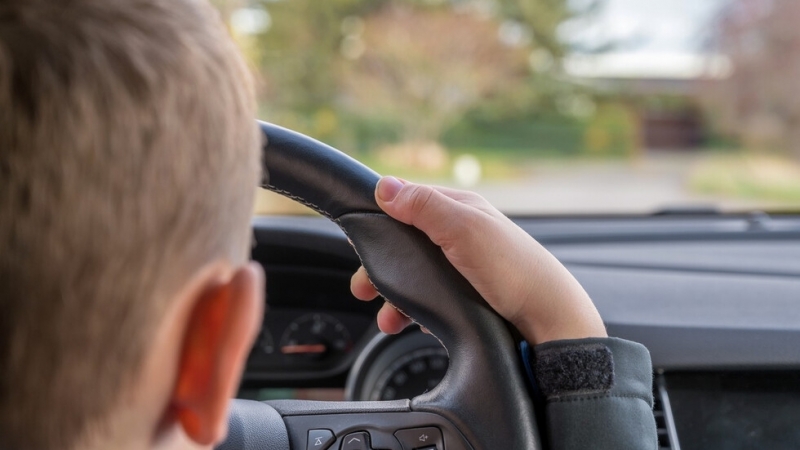 13 годишно момче открадна и подкара кола съобщават от областната дирекция