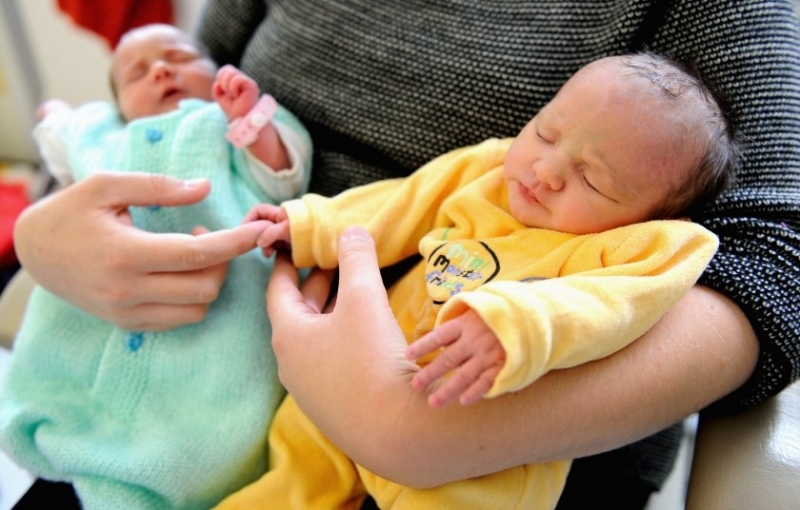 Броят на бебетата, родени във Франция през януари, е спаднал