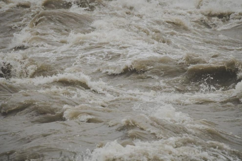 Най малко 15 души са загинали и 7 ранени в