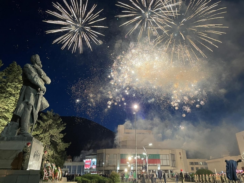 Представете си едно малко китно градче заобиколено от чудно зелени