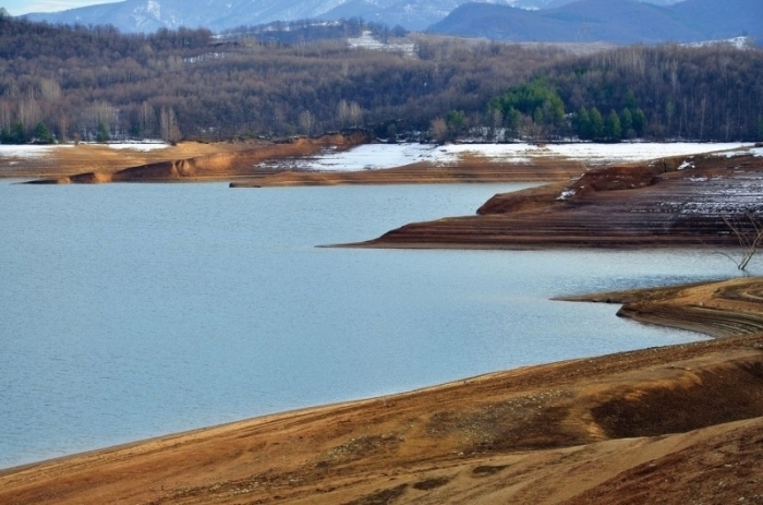 Питейният язовир Среченска бара в Стара планина от който се