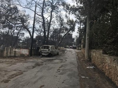 В засегнатите от пожарите населени места няма ток Най тежко е