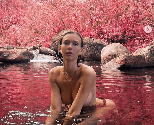 Еротичният модел Рейчъл Кук изглежда си пада по класическите спортни