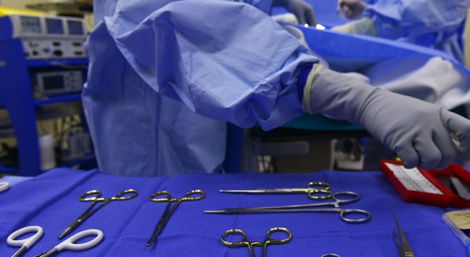 В Индия хирурзи извадиха от пациент 7 килограма метални предмети