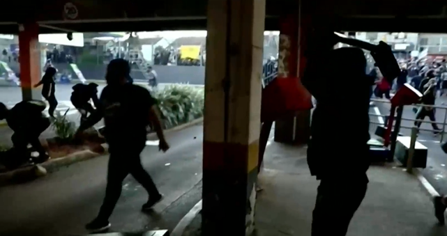 Бунтове избухнаха в Бразилия след смъртта на 40 годишен мъж убит