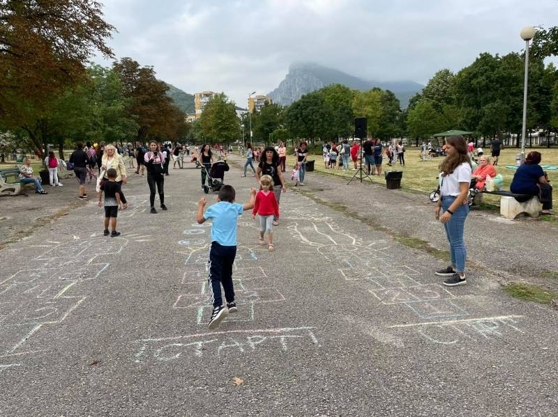 Малчугани се забавляваха с игрите на своите родители на Врачански