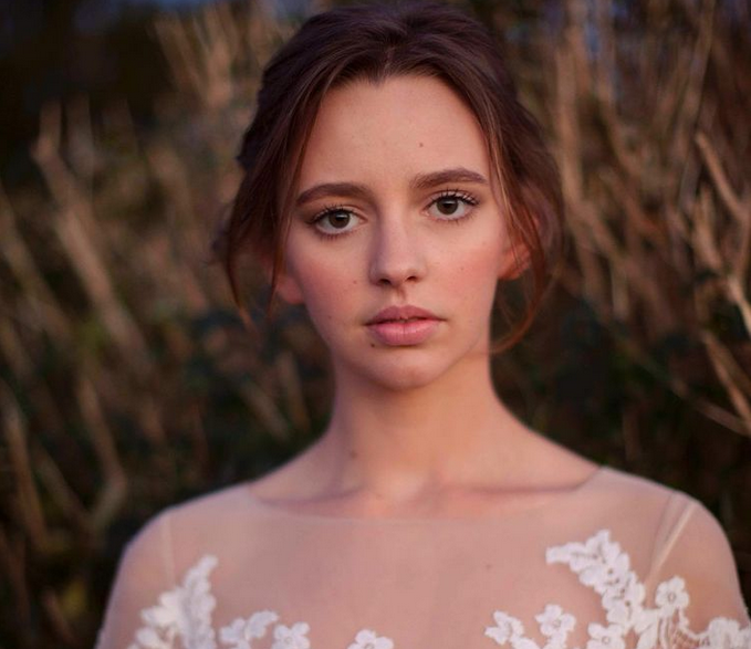 27 годишна Наташа Басет която се среща с ексцентричния милиардер Илон