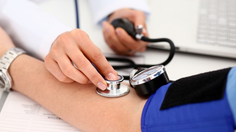 Краткотрайните упражнения с ниска интензивност помагат за понижаване на високото