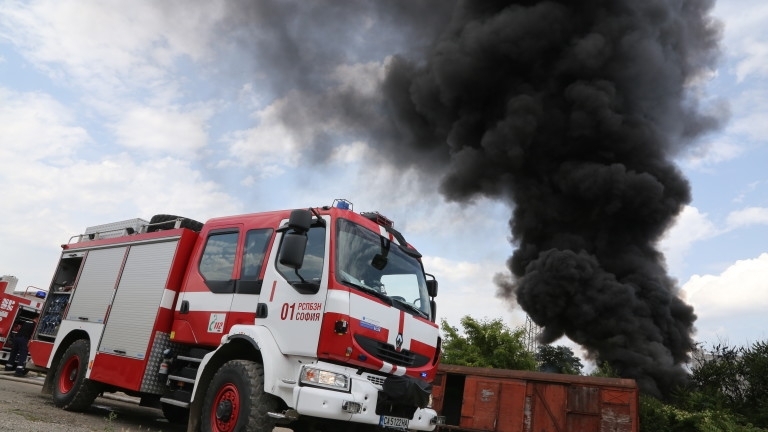 Пожар горя в цех за месо в Плевен съобщават от