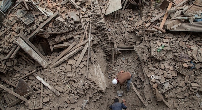 Най малко 13 души загинаха при срутване на част от църква