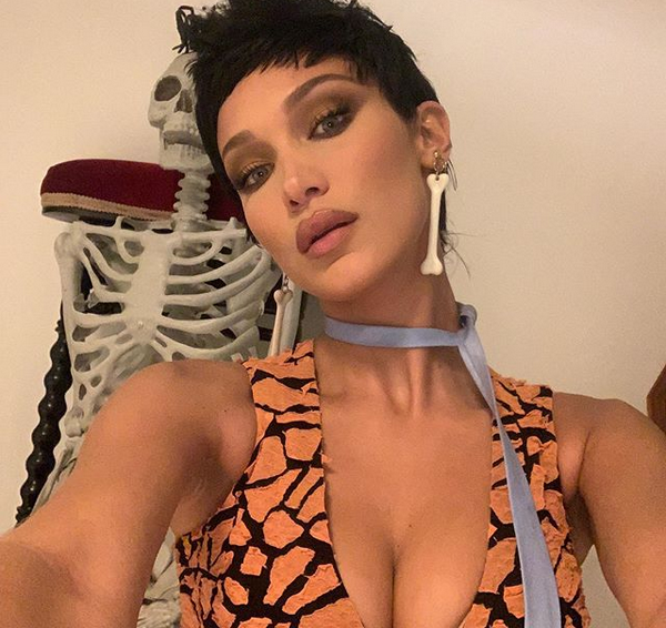 През лятото се появи информация че 23 годишната американска манекенка Бела