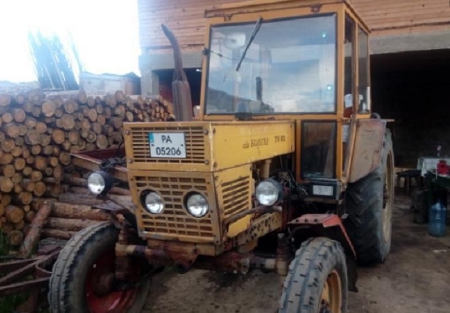 Бизнесмен от Kаблешково прегази по невнимание с трактор съпругата си