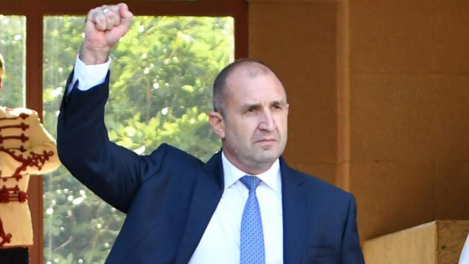 Настоящият президент Румен Радев печели убедително изборите за държавен глава