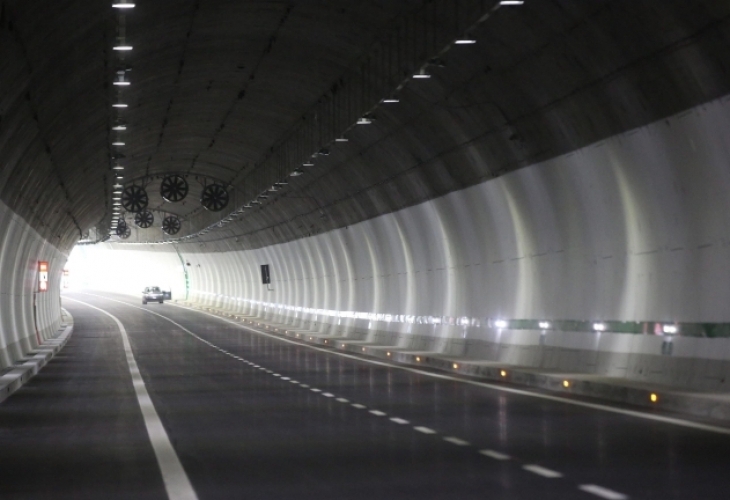 Шофьорите да се движат с повишено внимание в двете тръби