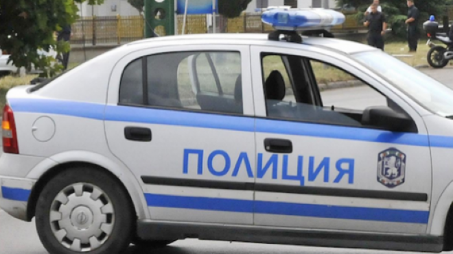 Неизвестен свали и открадна пръстени от ръцете на мъж в