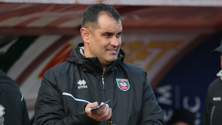 Старши треньорът на Ботев Враца Веселин Великов има сериозни проблеми