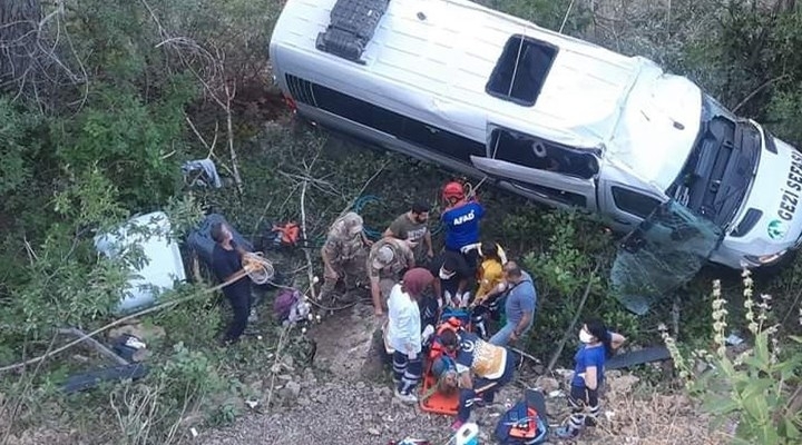 Осем души са били ранени при катастрофа с микробус в