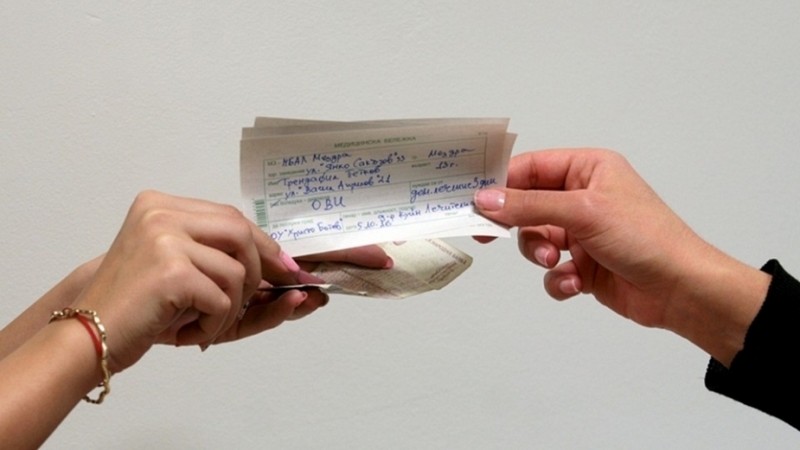 Извинителната медицинска бележка за учениците вече е платена Лекари от