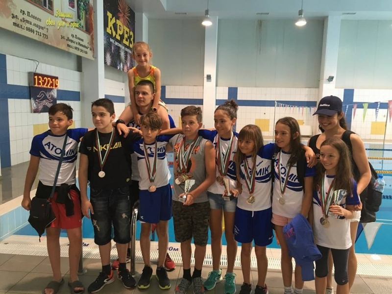 Преди броени дни плувен клуб Атомик Козлодуй спечели голямо количество медали