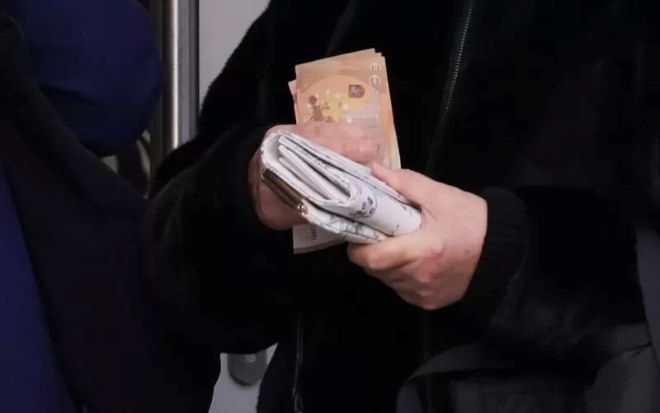 Банките продължават да обменят рекордни суми в левове в брой