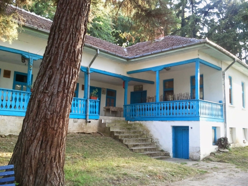 В момента се извършват ремонти в Добридолския манастир Ремонтират се