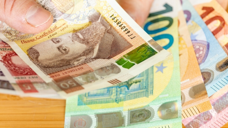 Приемането на еврото в България представлява ключов етап с който