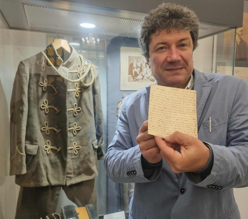 Писателят Бисер Тошев дари уникално писмо на Луи Айер на Историческия музей в Лом /снимки/