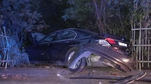 Пиян мъж заби колата си в ограда в Монтанско съобщиха