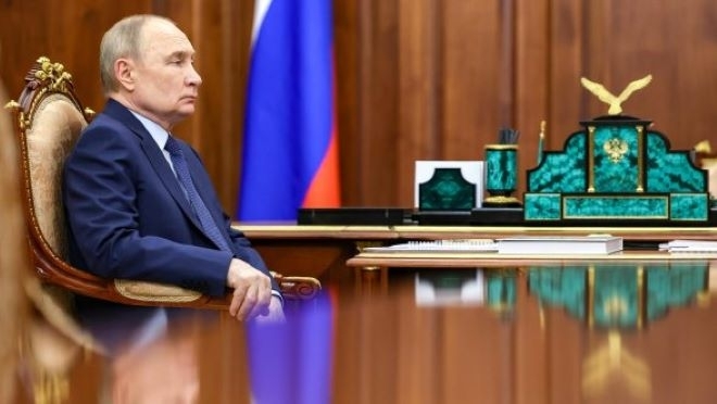 Руската икономика е изправена пред тройна заплаха