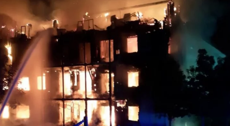 Около 125 огнеборци са се борили с пожар в югозападен