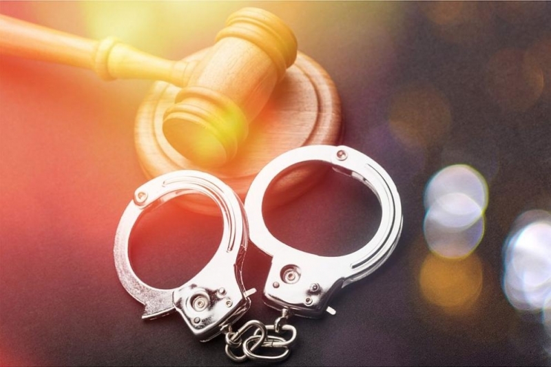 Двама мъже са задържани в Карнобат за телефонна измама, при