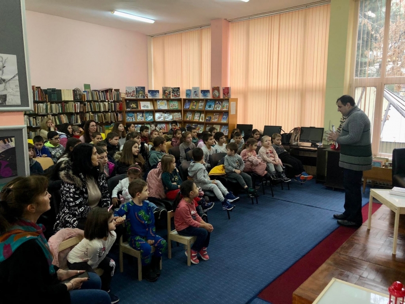 Над 80 деца се събраха в регионална библиотека Гео Милев