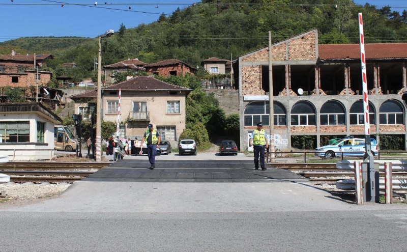 Национална компания Железопътна инфраструктура уведомява водачите на пътни превозни средства