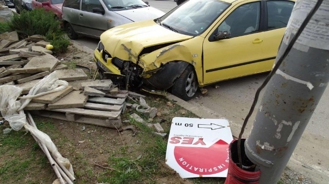 Жълт лек автомобил Сеат с врачанска регистрация катастрофира тази сутрин