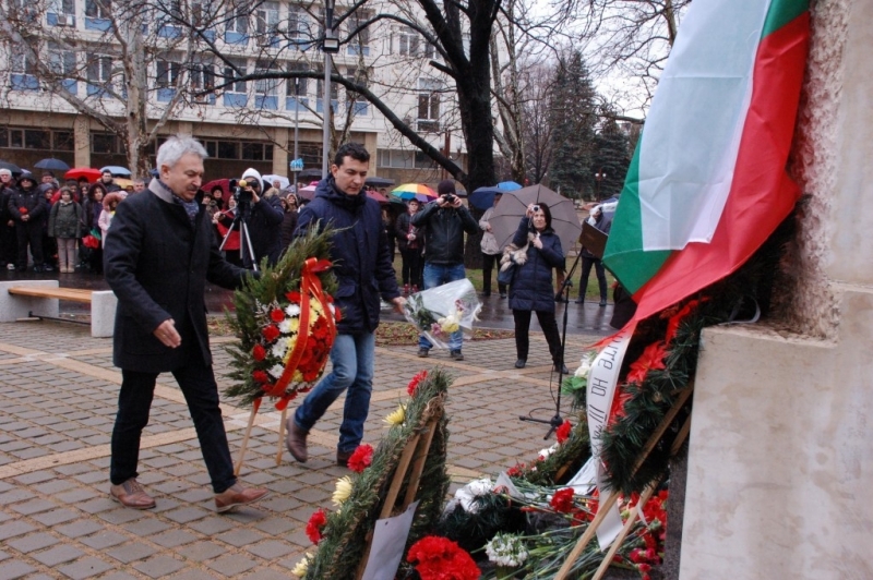 Граждани на Монтана почетоха годишнината от гибелта на Апостола на