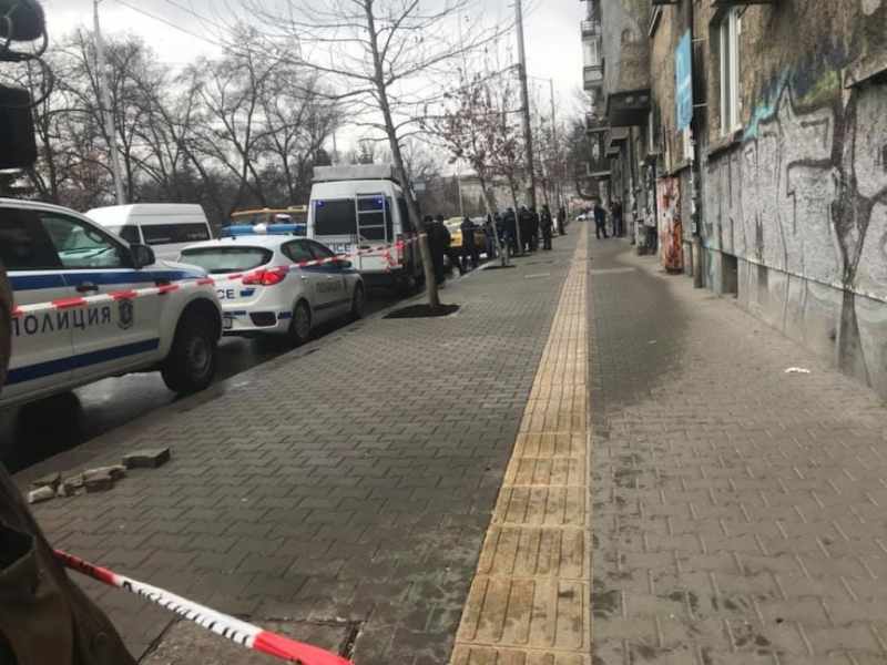 Полицай пострада при инцидент на пресечката на улица Аксаков и