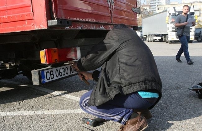 Полицията е засякла нередовен камион във Врачанско съобщиха от областната