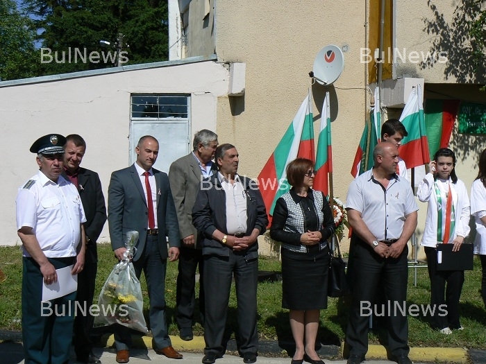Паметник на загиналите граничари по време на служба бе тържествено ...