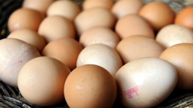 Великден чука на вратата, шашмите с яйцата продължават